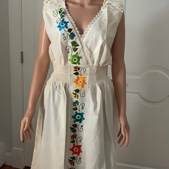 Vintage Mexican embroidered dress, - Picture 3 of 9